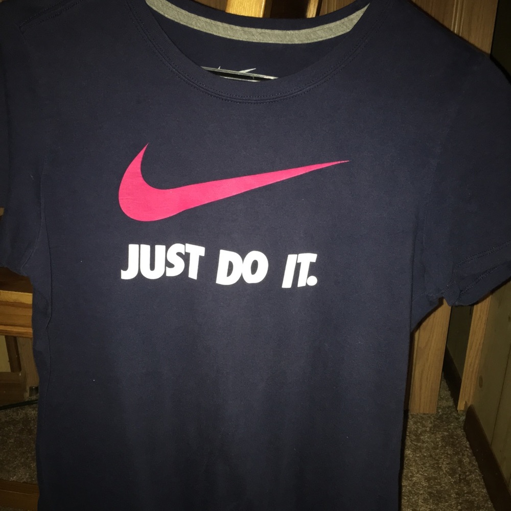 Nike women’s Tee